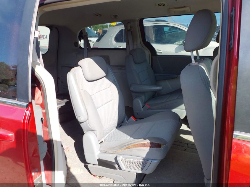 2010 Chrysler Town & Country Lx VIN: 2A4RR4DEXAR215252 Lot: 43196083