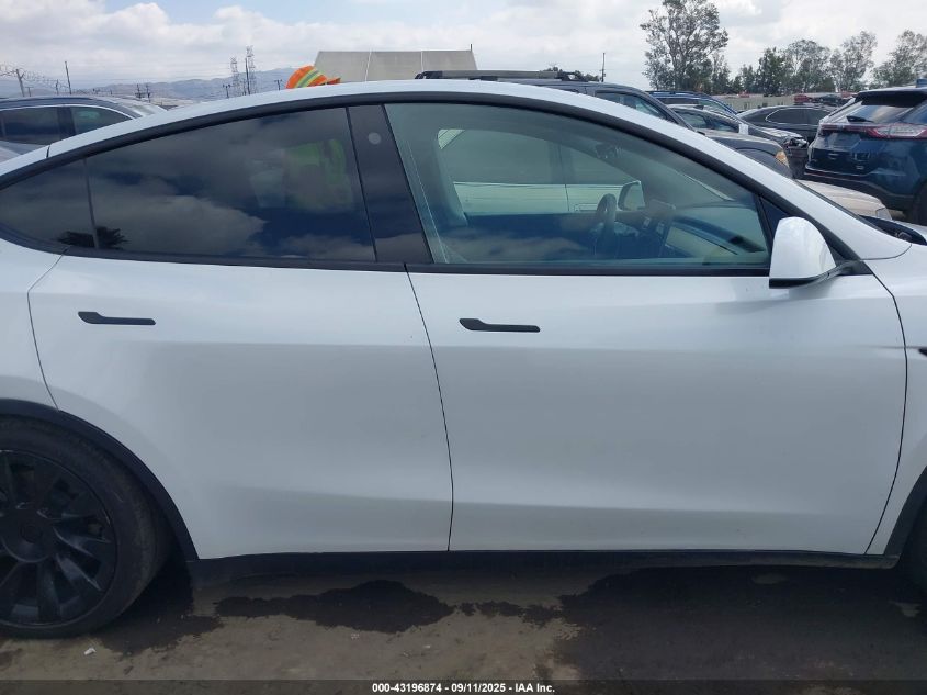 2022 Tesla Model Y VIN: 7SAYGDEE1NF386630 Lot: 43196874