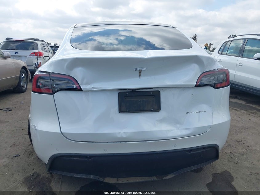 2022 Tesla Model Y VIN: 7SAYGDEE1NF386630 Lot: 43196874