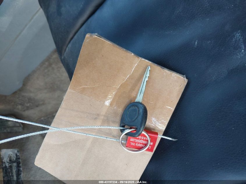 2000 Cadillac Escalade Standard VIN: 1GYEK63R7YR220833 Lot: 43197234