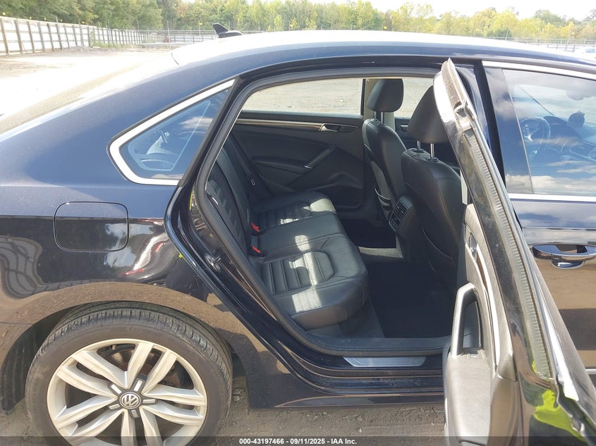 2017 VOLKSWAGEN PASSAT 1.8T SEL PREMIUM 1VWCT7A31HC049298