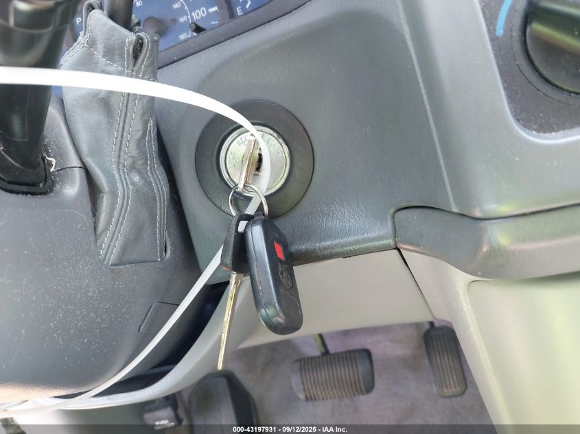 2002 Toyota Sienna Le VIN: 4T3ZF13C32U435420 Lot: 43197931