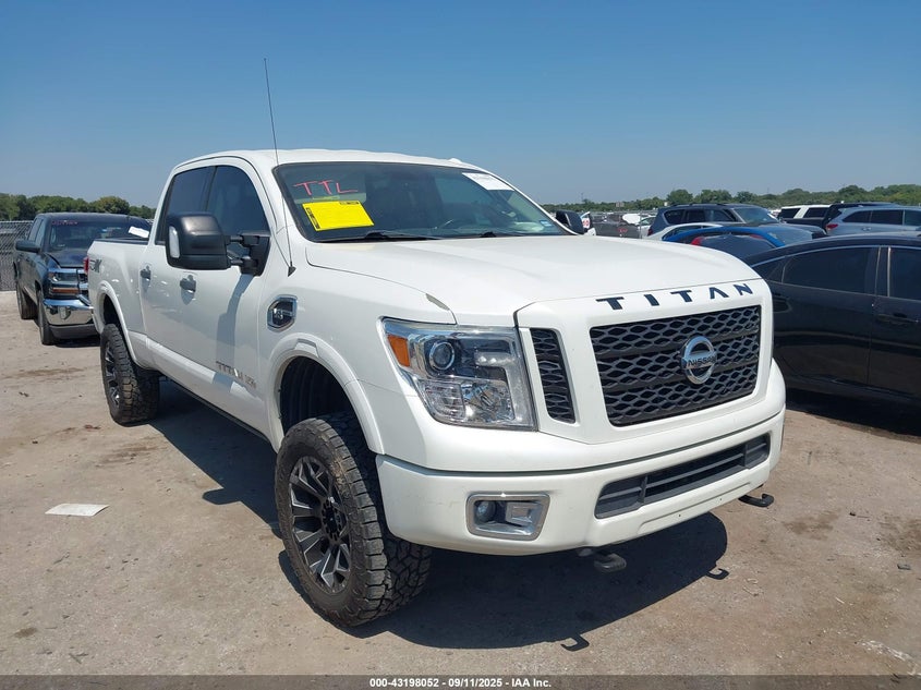 NISSAN TITAN PRO-4X GAS