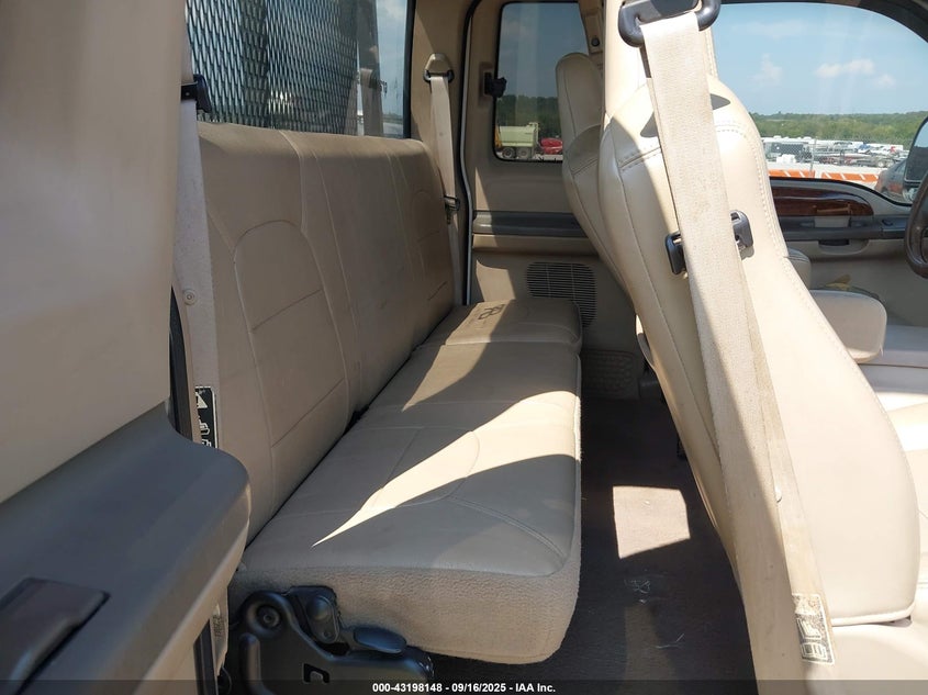 2000 Ford F-250 Lariat/Xl/Xlt VIN: 1FTNX21F2YEB73582 Lot: 43198148