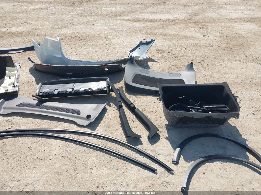 2022 Tesla Model Y Performance Dual Motor All-Wheel Drive VIN: 7SAYGDEF4NF452094 Lot: 43198886