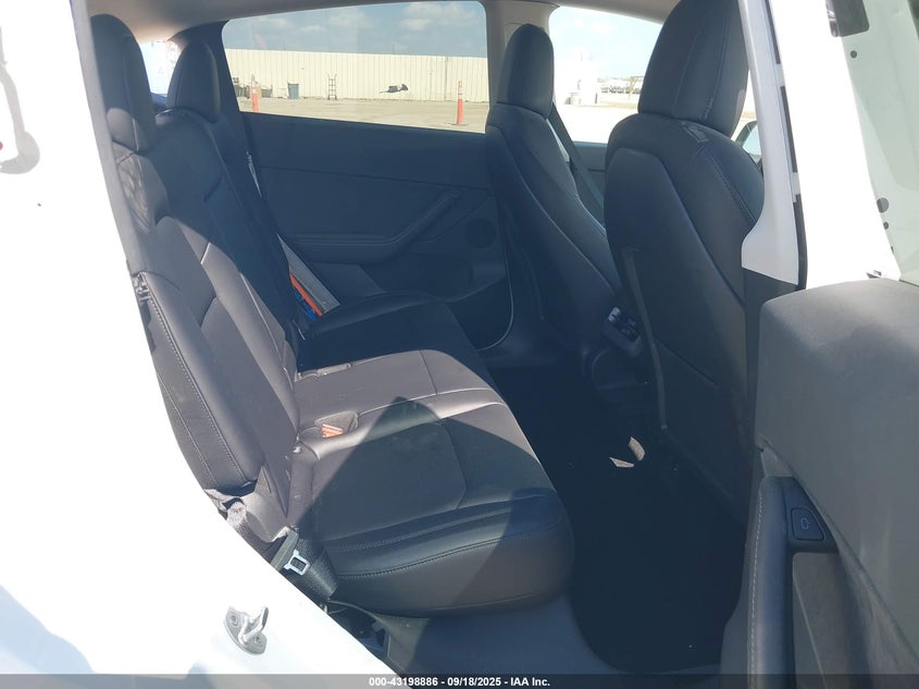 2022 Tesla Model Y Performance Dual Motor All-Wheel Drive VIN: 7SAYGDEF4NF452094 Lot: 43198886