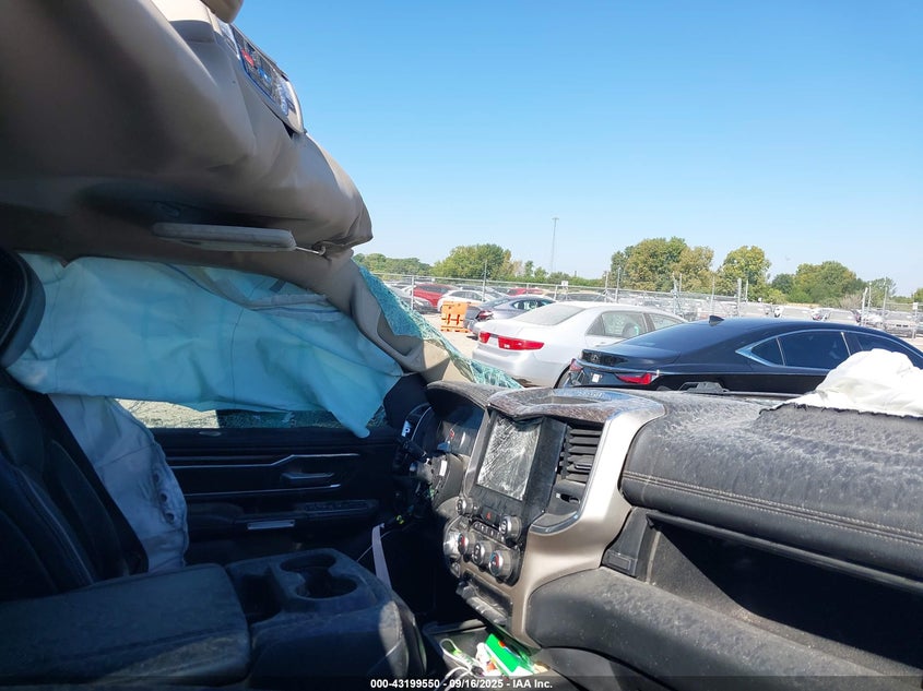 2019 RAM 1500 LARAMIE  4X4 5'7 BOX - 1C6SRFJT7KN526102