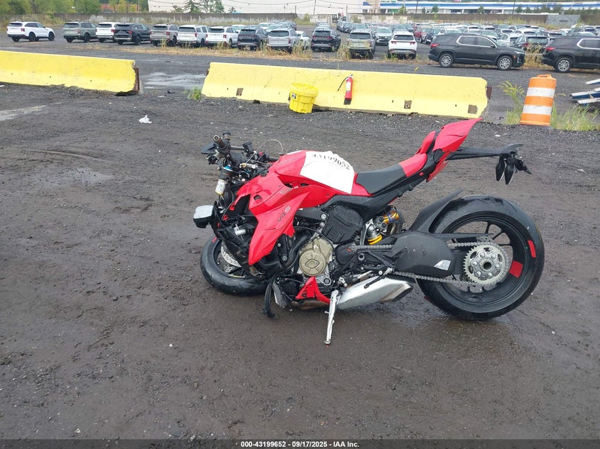 2024 Ducati Streetfighter V4/V4S VIN: ZDMFAKWW2RB009531 Lot: 43199652