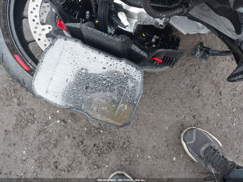 2024 Ducati Streetfighter V4/V4S VIN: ZDMFAKWW2RB009531 Lot: 43199652