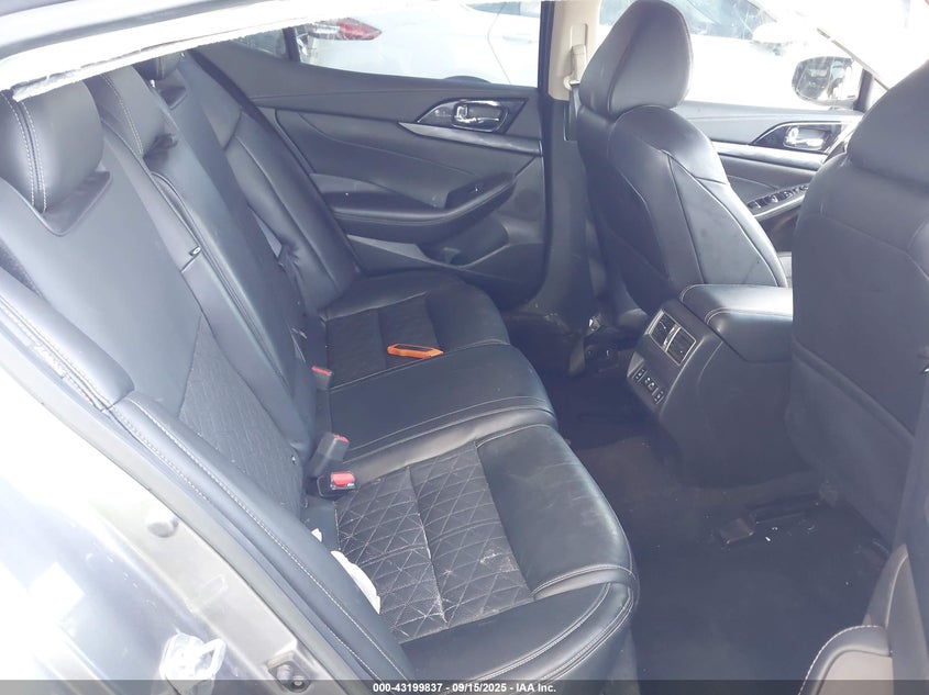 2022 NISSAN MAXIMA PLATINUM XTRONIC CVT - 1N4AA6FV2NC504438