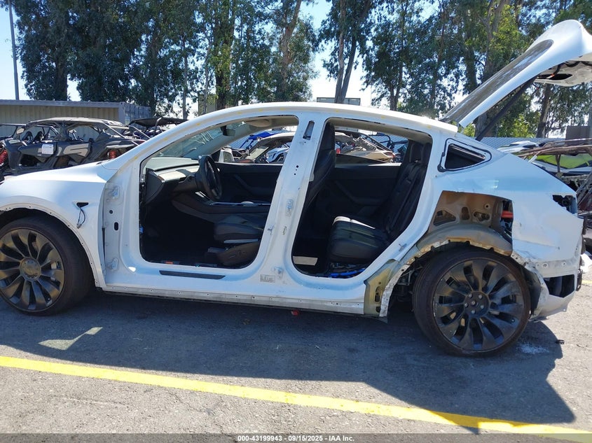 2022 Tesla Model Y Long Range Dual Motor All-Wheel Drive VIN: 7SAYGDEE3NF368677 Lot: 43199943