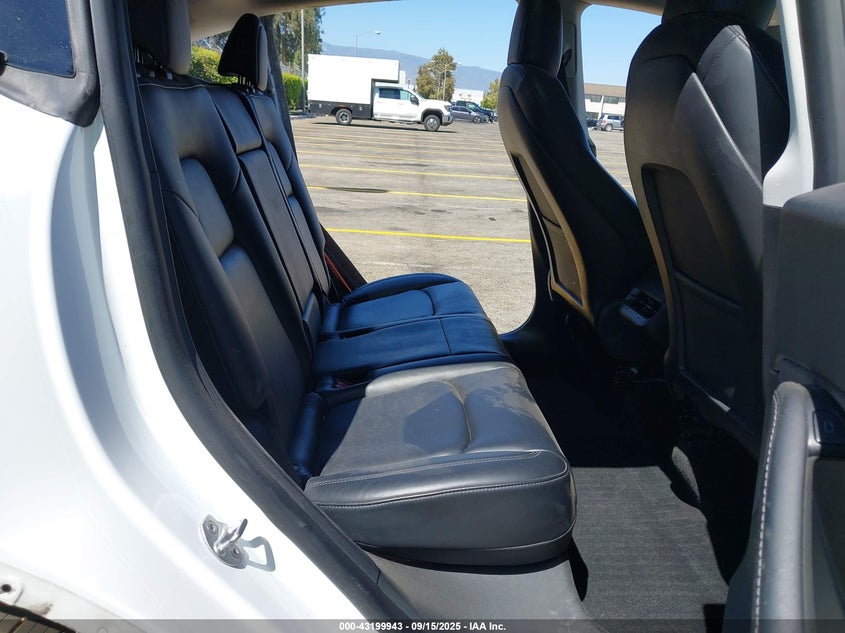 2022 Tesla Model Y Long Range Dual Motor All-Wheel Drive VIN: 7SAYGDEE3NF368677 Lot: 43199943