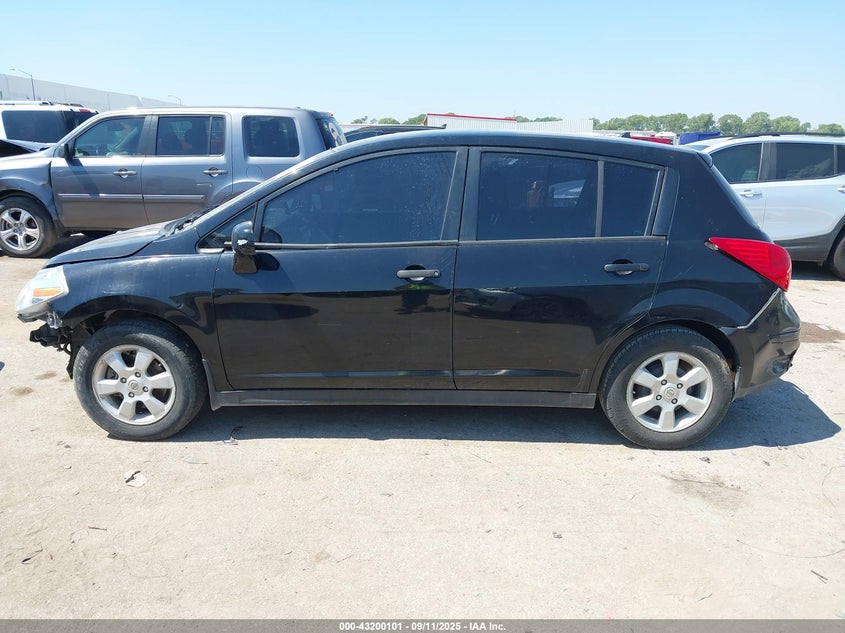 2008 Nissan Versa 1.8Sl VIN: 3N1BC13E28L355881 Lot: 43200101
