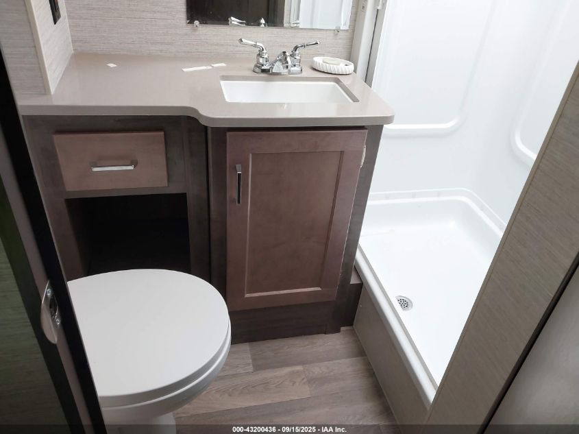 2022 Ford E-450 Cutaway VIN: 1FDXE4FNXNDC17075 Lot: 43200436