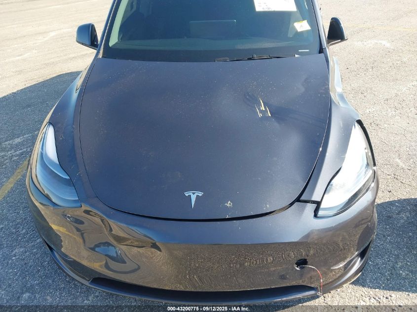 2025 Tesla Model Y Long Range Dual Motor All-Wheel Drive VIN: 7SAYGDEE2SA361941 Lot: 43200775
