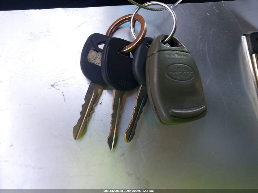 2000 Chevrolet Astro VIN: 1GCDM19W6YB217667 Lot: 43200838