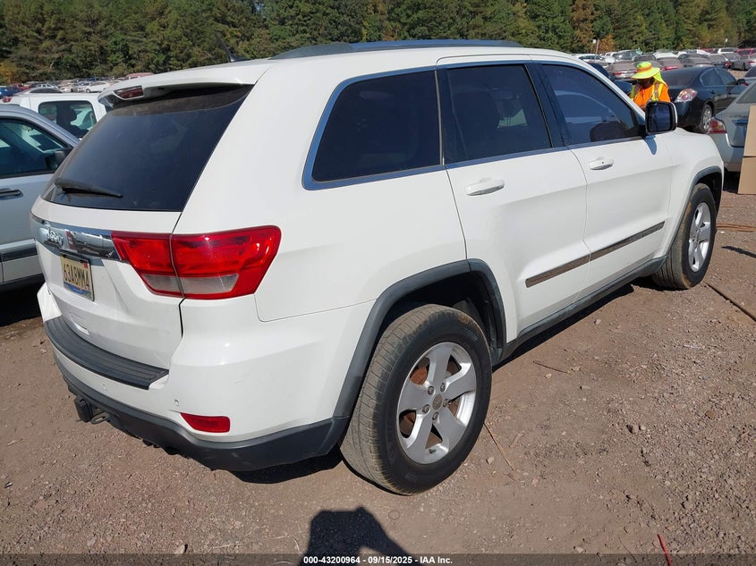 Vin: 1j4rs4gg5bc521240, lot: 43695402, jeep grand cherokee laredo 20114