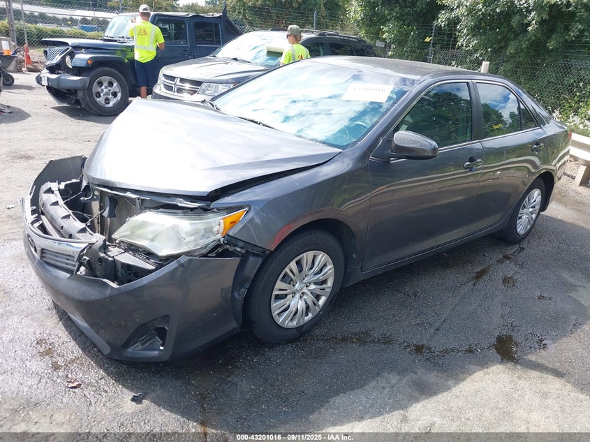 4T1BF1FK5EU841992 2014 TOYOTA CAMRY photo no. 2