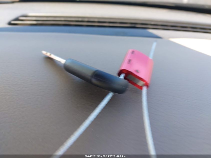 2005 Mercury Grand Marquis Ls/Lse VIN: 2MEFM75W25X602118 Lot: 43201243