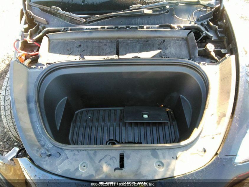 2021 Tesla Model Y Long Range Dual Motor All-Wheel Drive VIN: 5YJYGDEE6MF233186 Lot: 43201637