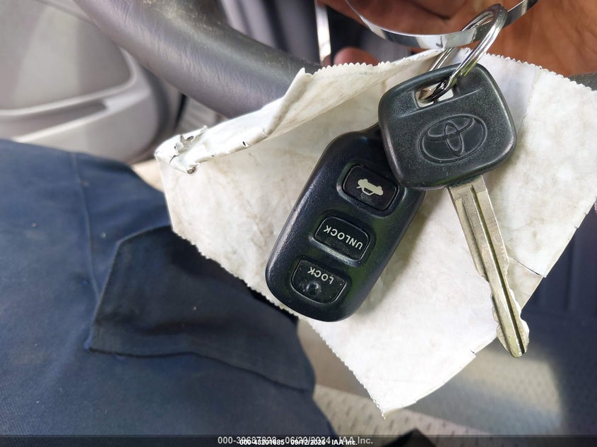 2004 Toyota Camry Le VIN: 4T1BE32KX4U271202 Lot: 43201685