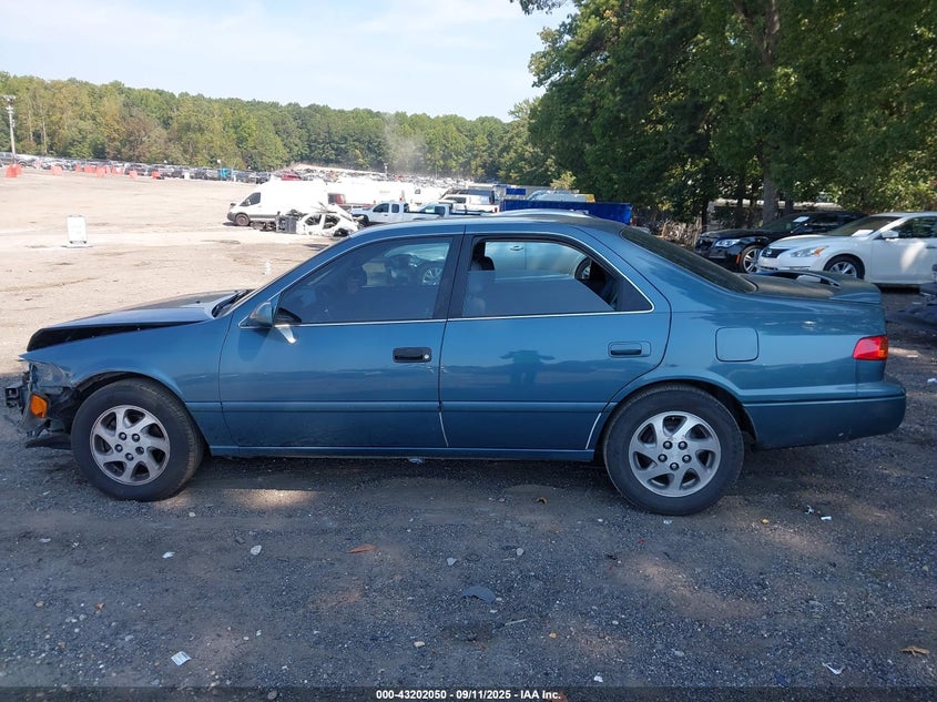 2000 Toyota Camry Le VIN: 4T1BG22K1YU988968 Lot: 43202050