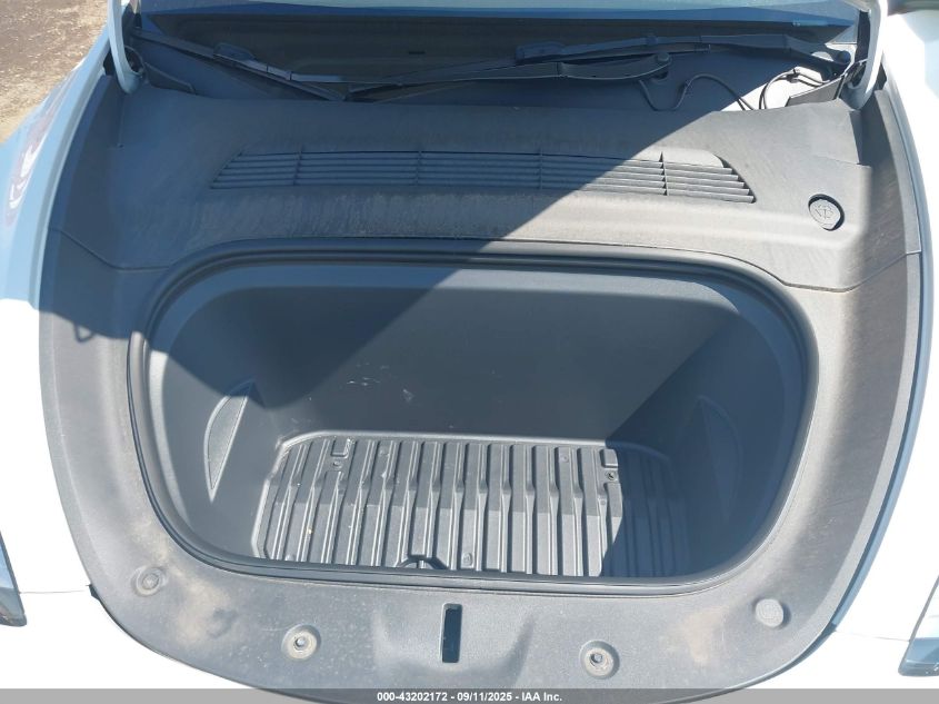 2023 Tesla Model Y Awd/Long Range Dual Motor All-Wheel Drive VIN: 7SAYGDEE2PA037122 Lot: 43202172