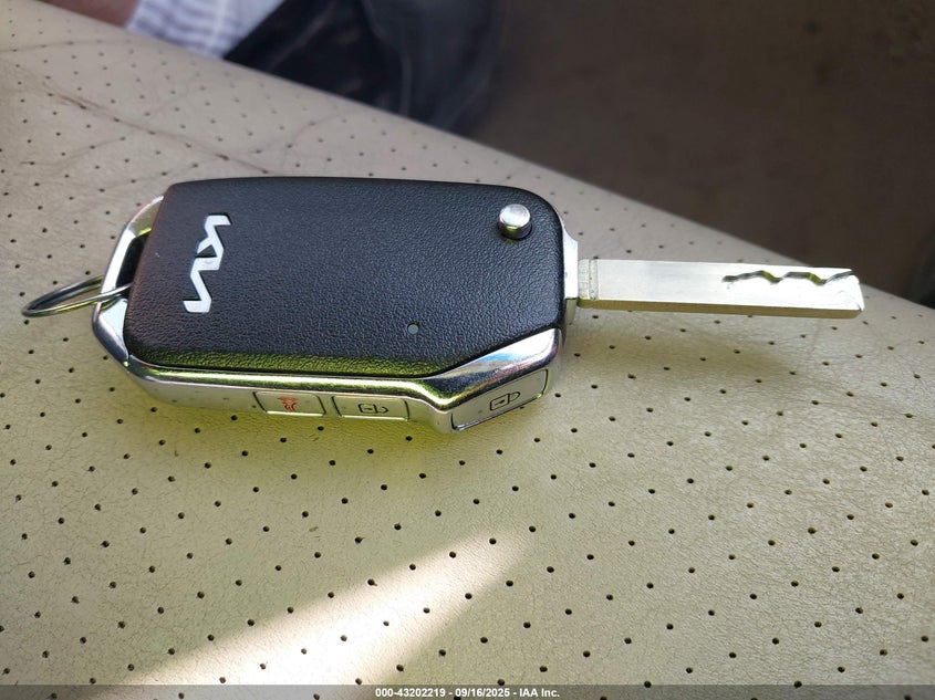 2023 Kia Niro Lx VIN: KNDCP3LE8P5086897 Lot: 43202219