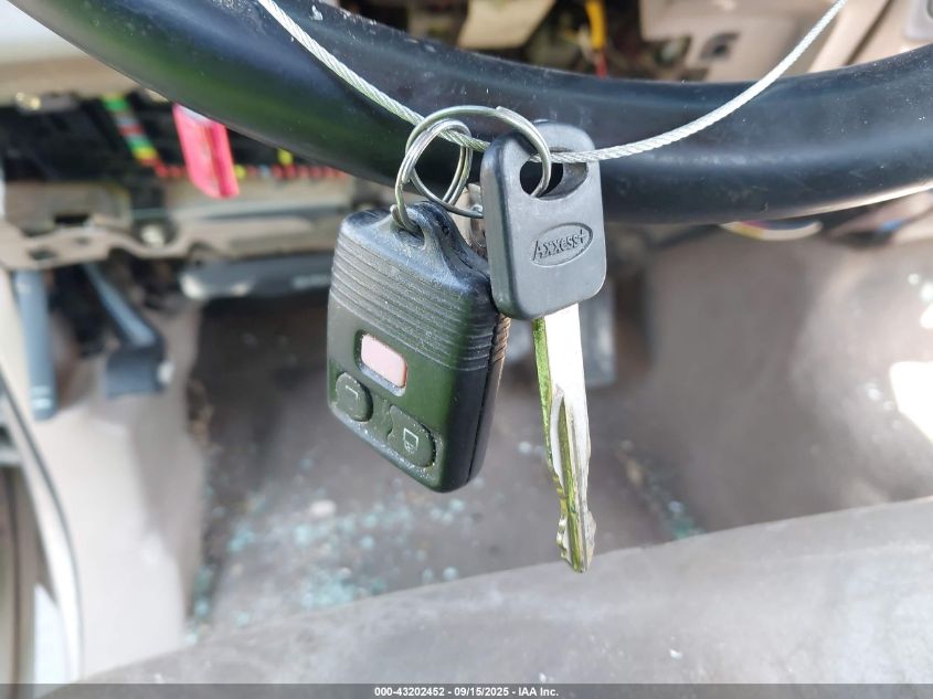 2002 Ford F-250 Lariat/Xl/Xlt VIN: 1FTNW21F02EB51221 Lot: 43202452