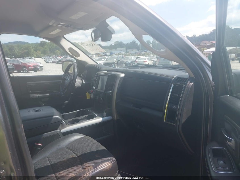 2016 RAM 1500 SPORT - 1C6RR6HT4GS387477