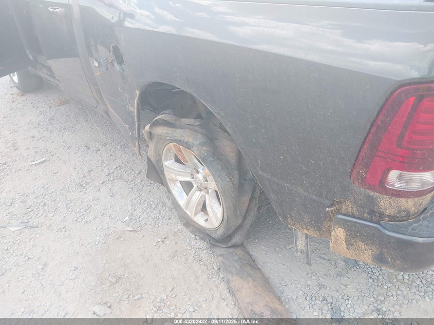 2016 RAM 1500 SPORT - 1C6RR6HT4GS387477