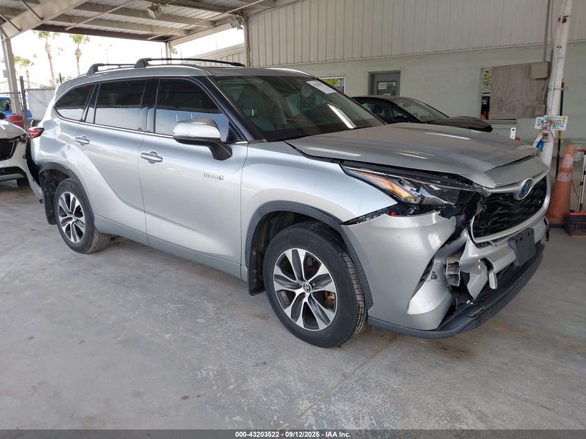 2020 TOYOTA HIGHLANDER HYBRID XLE - 5TDGARAH8LS502695