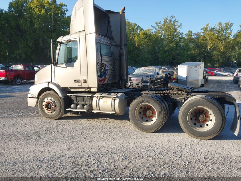 2003 Volvo Vn Vnm VIN: 4V4MC9GHS3N338921 Lot: 43203992