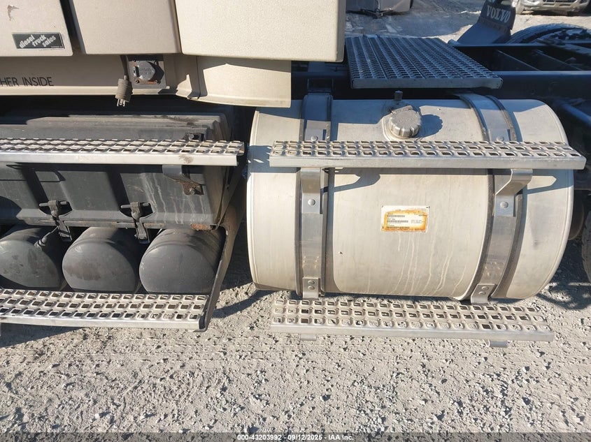 2003 Volvo Vn Vnm VIN: 4V4MC9GHS3N338921 Lot: 43203992