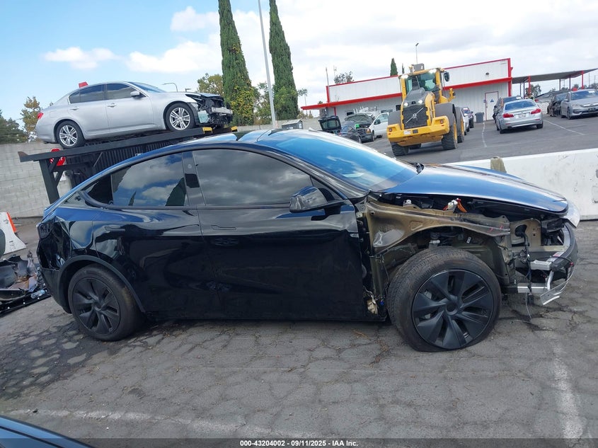 2024 Tesla Model Y Long Range Dual Motor All-Wheel Drive/Rwd VIN: 7SAYGDED1RF122837 Lot: 43204002