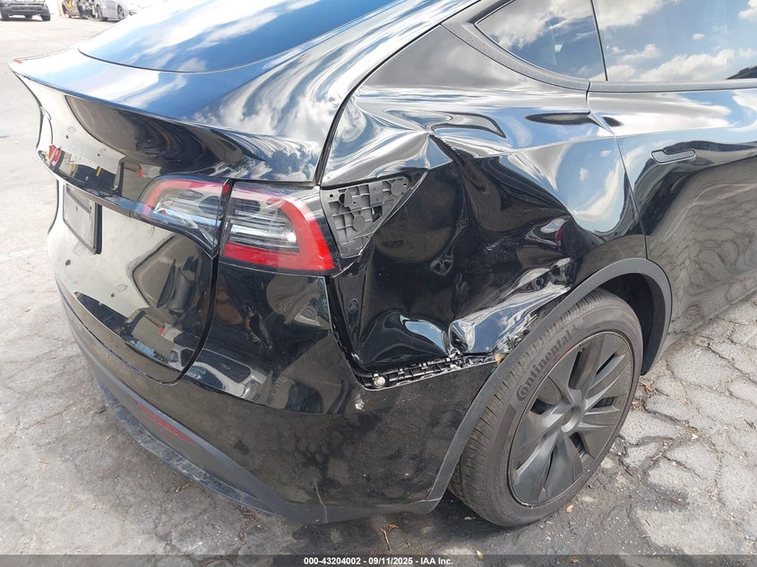 2024 Tesla Model Y Long Range Dual Motor All-Wheel Drive/Rwd VIN: 7SAYGDED1RF122837 Lot: 43204002