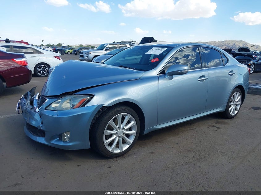 JTHCF5C23A2032709 2010 LEXUS IS photo no. 2
