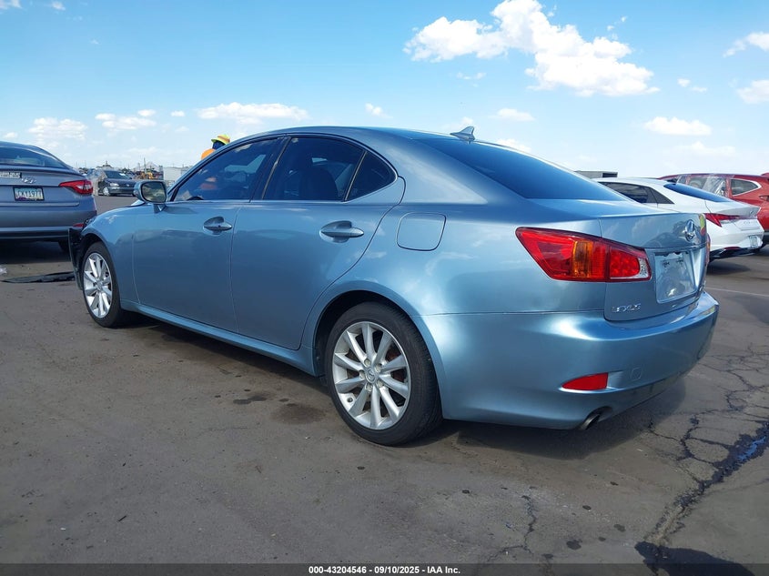 JTHCF5C23A2032709 2010 LEXUS IS photo no. 3