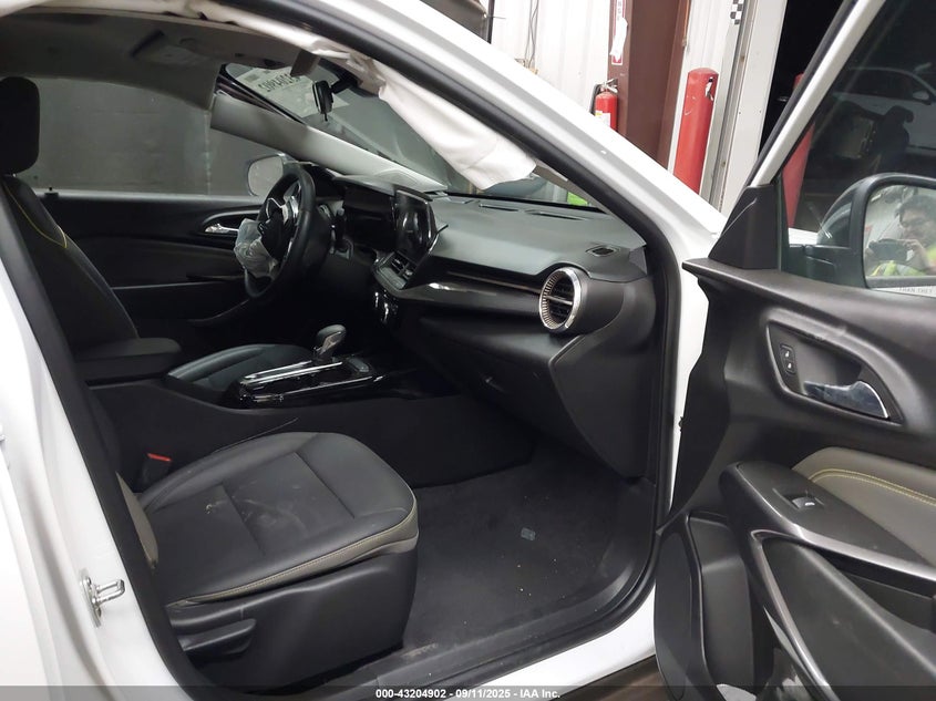 KL77LKEP6SC246878 2025 CHEVROLET TRAX photo no. 5