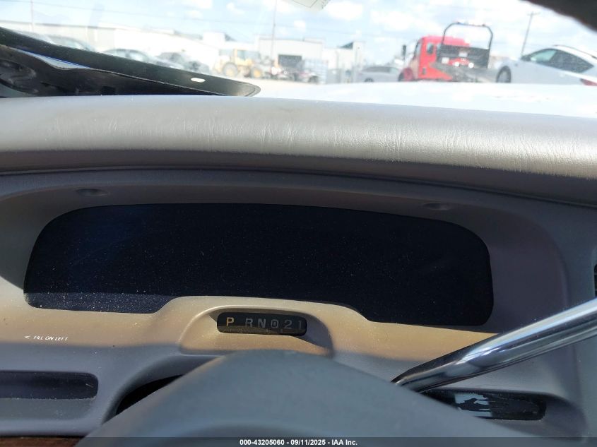 1997 Lincoln Town Car Executive VIN: 1LNLM81W4VY713247 Lot: 43205060