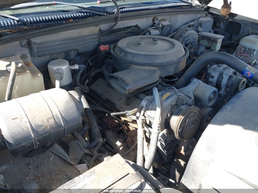 1993 Chevrolet Suburban K1500 VIN: 1GNFK16KXPJ321381 Lot: 43205086