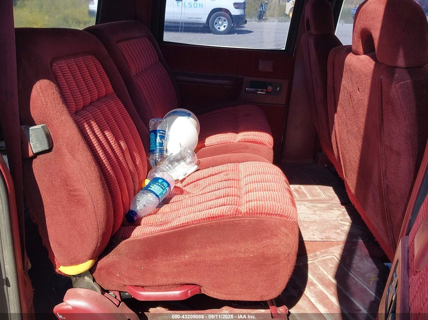 1993 Chevrolet Suburban K1500 VIN: 1GNFK16KXPJ321381 Lot: 43205086