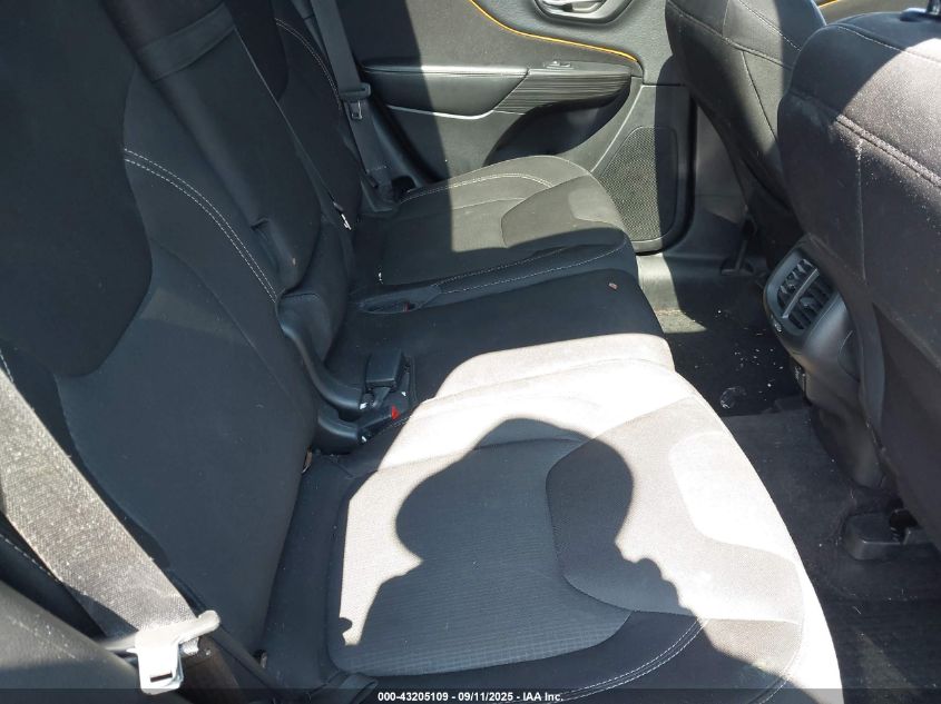 2015 Jeep Cherokee Latitude VIN: 1C4PJMCSXFW740340 Lot: 43205109