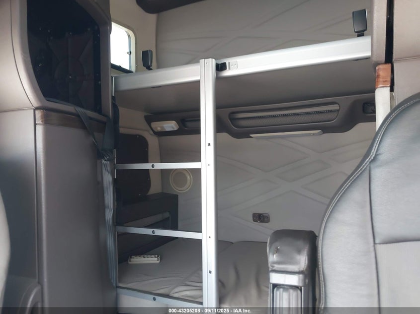 2016 Volvo Vn Vnl VIN: 4V4NC9EH3GN930993 Lot: 43205208