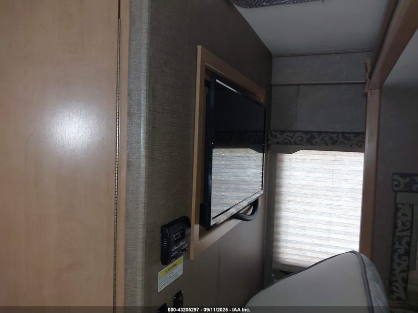 2017 Ford E-450 Cutaway VIN: 1FDXE4FS8HDC15156 Lot: 43205297