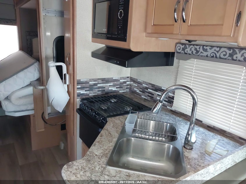 2017 Ford E-450 Cutaway VIN: 1FDXE4FS8HDC15156 Lot: 43205297