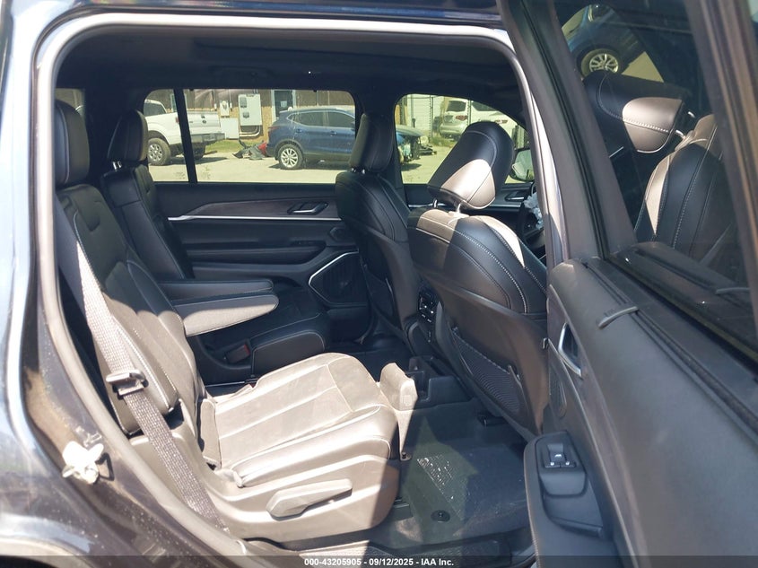 2024 JEEP GRAND CHEROKEE L LIMITED 4X4 - 1C4RJKBG7R8619588