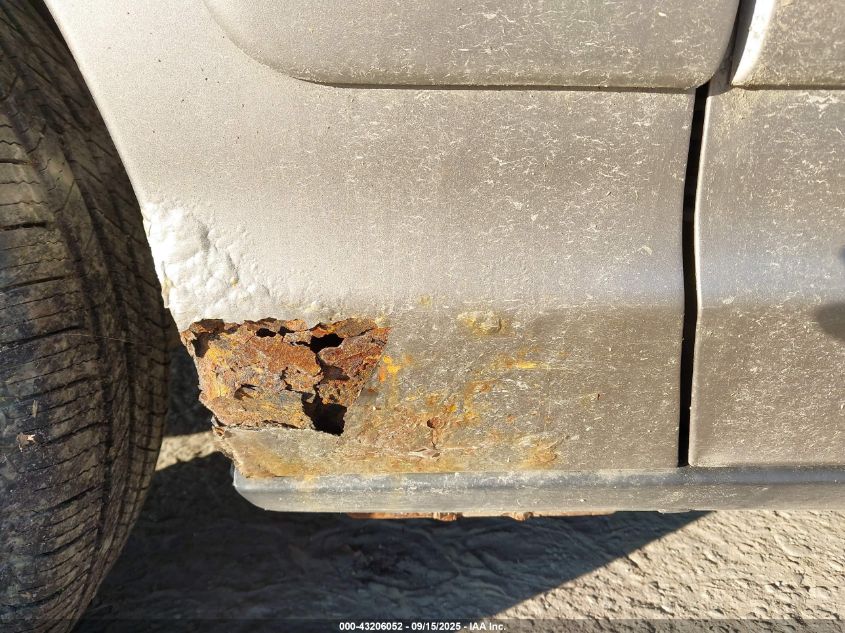 2003 Mercury Grand Marquis Gs VIN: 2MEFM74W63X696082 Lot: 43206052