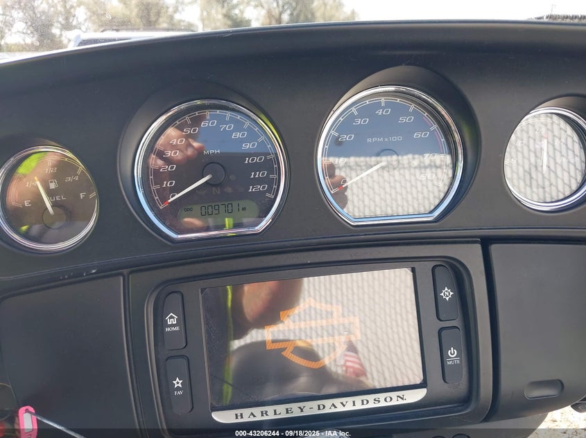 2015 Harley-Davidson Flhtcutg Tri Glide Ultra VIN: 1HD1MAL1XFB852158 Lot: 43206244