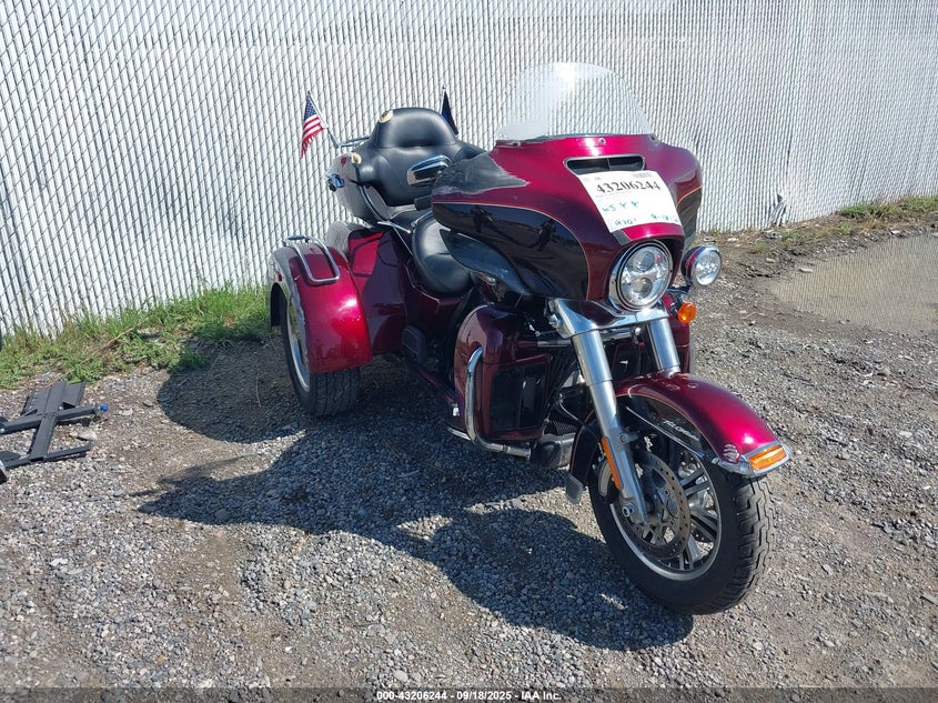 2015 HARLEY-DAVIDSON FLHTCUTG TRI GLIDE ULTRA - 1HD1MAL1XFB852158